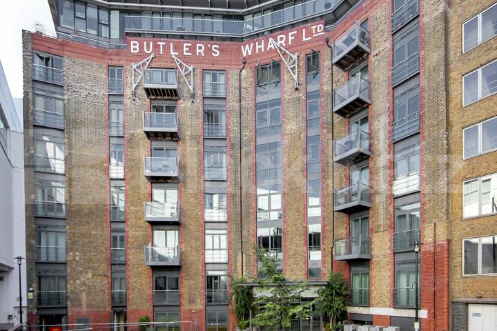 Over looking the banks of River Thames  Tea Trade Wharf, Shad Thames.